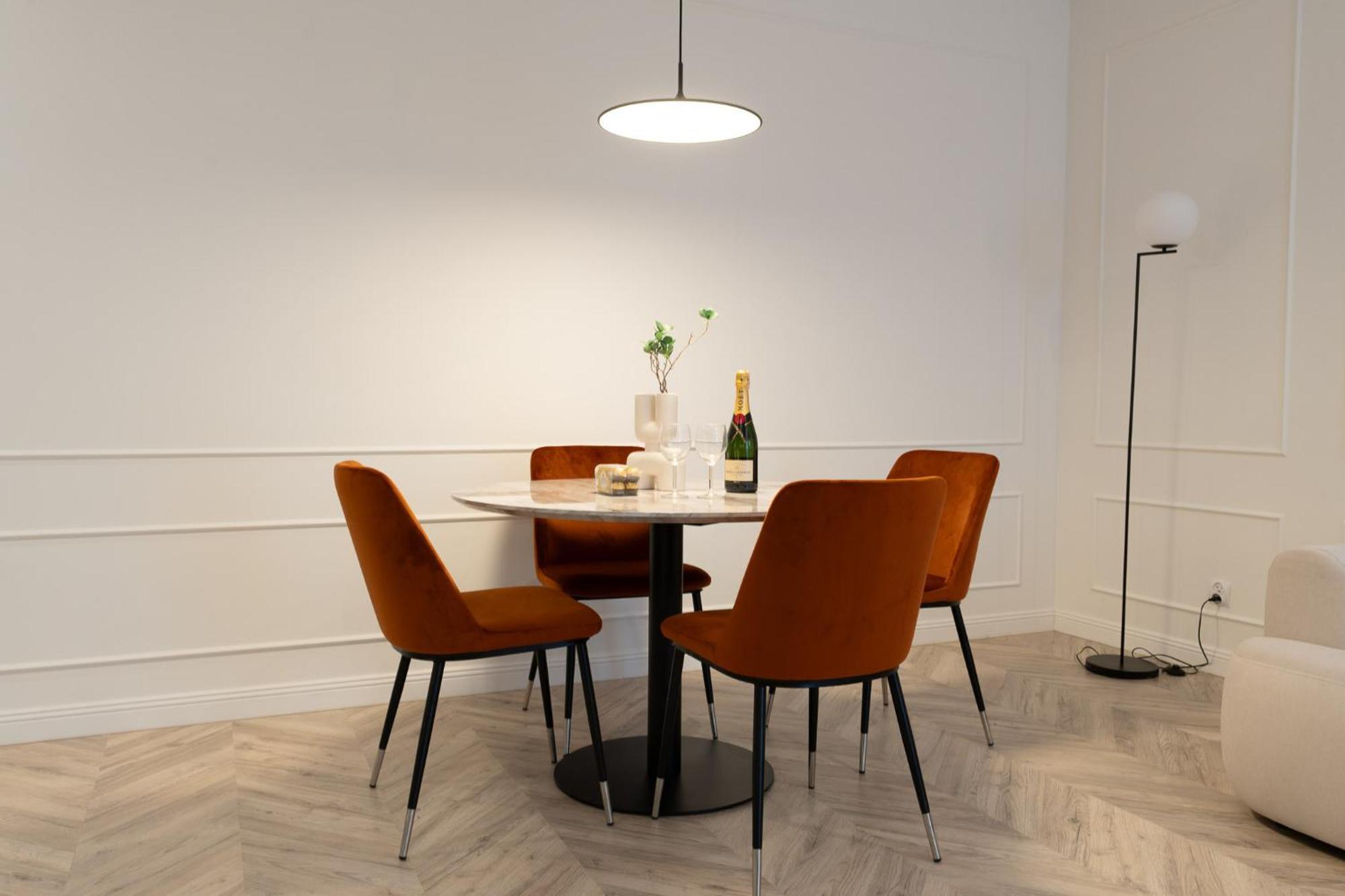 - 50 M2 Luksusu Nad Jeziorem, Parking, Netflix