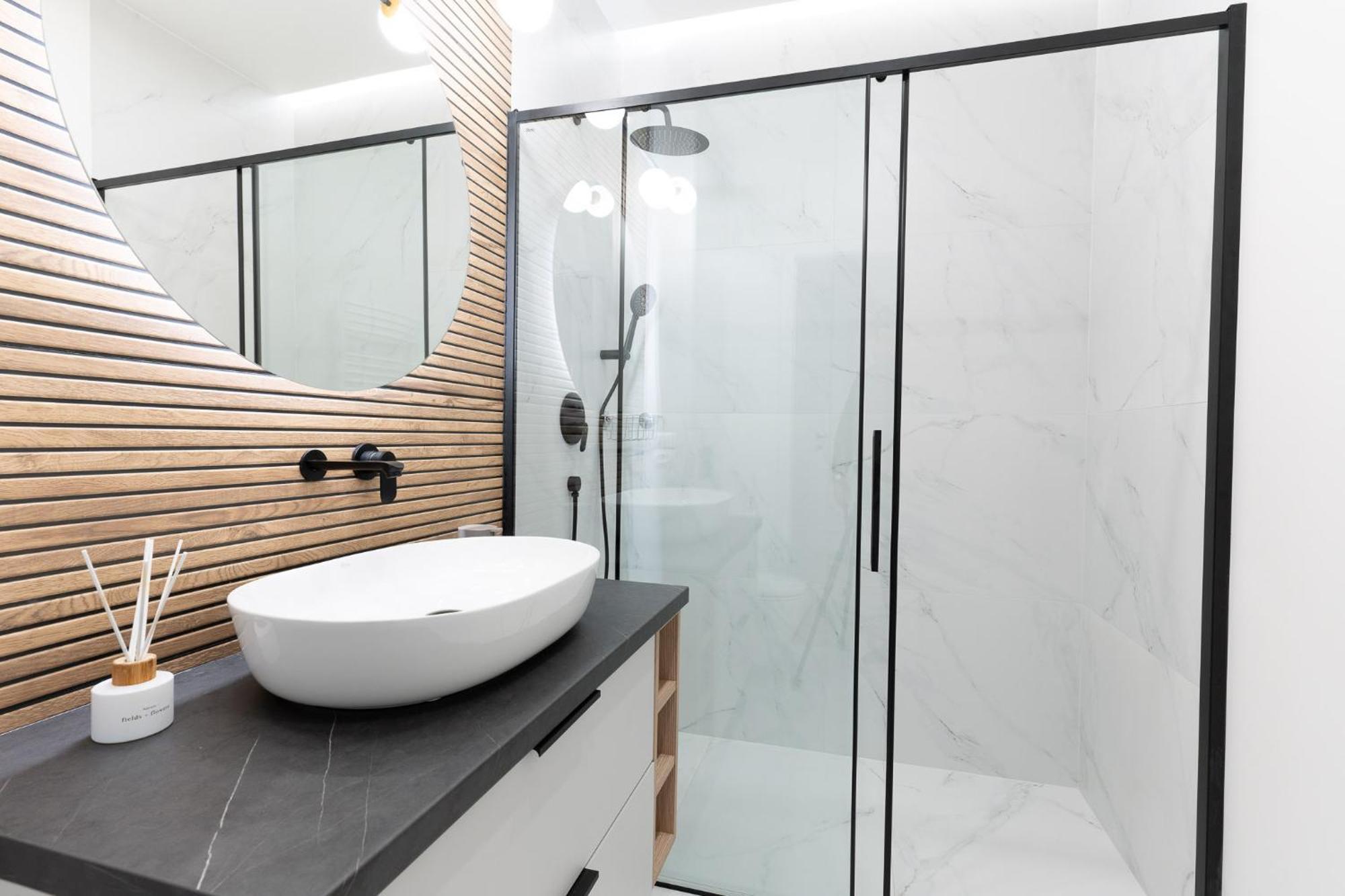 - 50 M2 Luksusu Nad Jeziorem, Parking, Netflix Apartment *